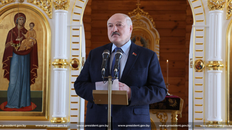 Лукашенко, який допомагає бомбити  Україну, закликає сусідів «жити дружно»