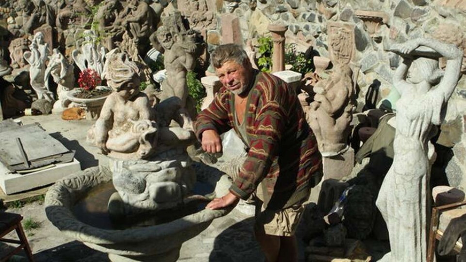 У Луцьку шукають вандалів, які викинули роботи скульптора Голованя у річку