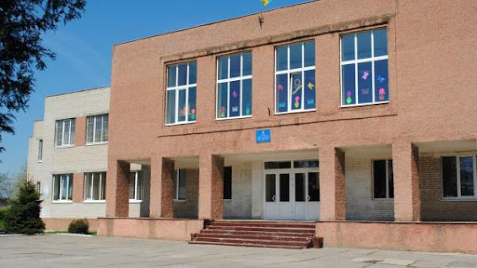 Єдина школа у Луцьку вже відновила навчання для усіх класів, бо вакцинували 100% вчителів