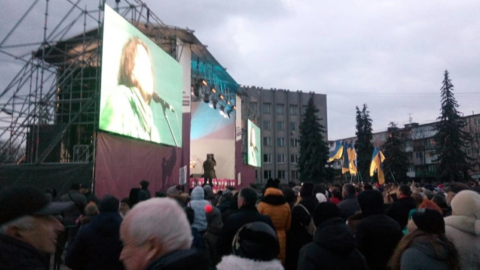 У Ковелі почався агітаційний концерт за Порошенка. ФОТО