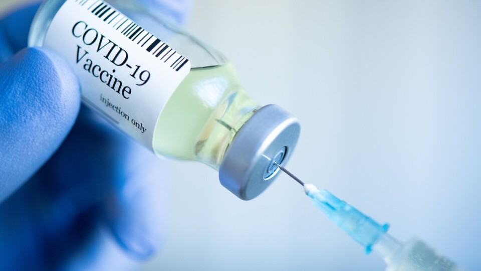 Вакцини Pfizer і Moderna ефективні на 90%, — ЗМІ