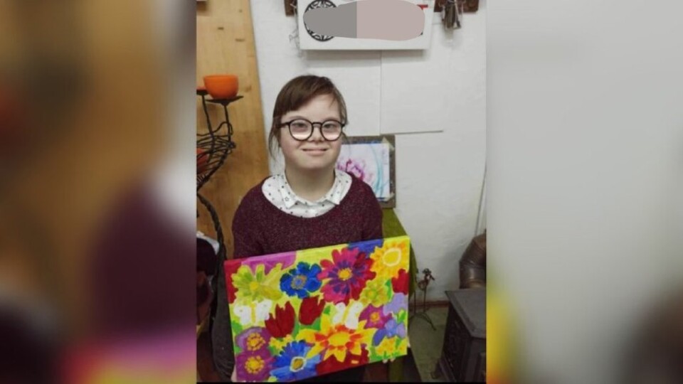 16-річна лучанка з синдромом Дауна малює картини та допомагає ЗСУ