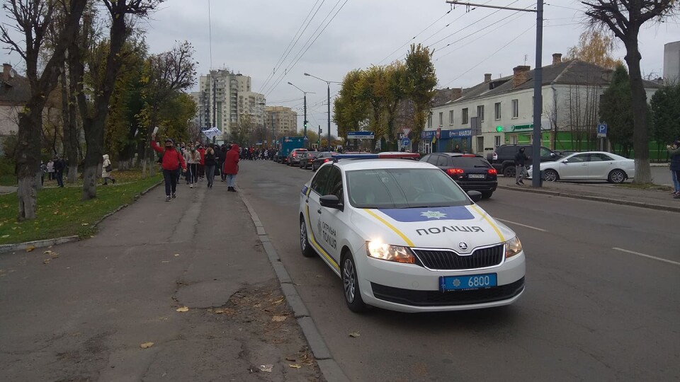 У Луцьку ресторатори колоною йдуть до управління поліції