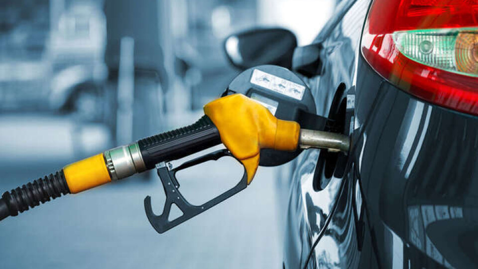 «АЗС вже знизили ціну щонайменше на 5 грн» - Шмигаль про вартість пального