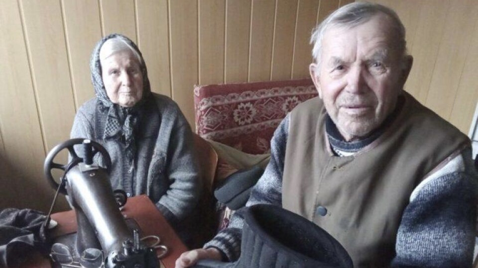 На Волині для військових волонтерить 93-літнє подружжя