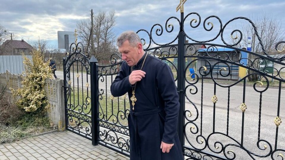 Навіть в окупації служив українською: історія священника із Запоріжжя, який переїхав на Волинь