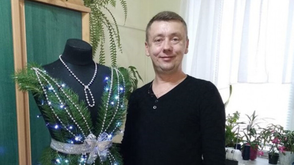 Волинський  модельєр створив новорічну сукню-ялинку