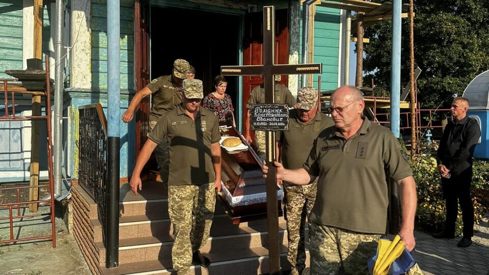 На Волині попрощалися з мужнім воїном, батьком шести дітей Костянтином Романюком. ФОТО