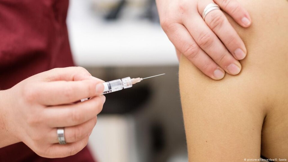 У МОЗ назвали найпоширеніші побічні реакції, які фіксують від COVID-вакцини