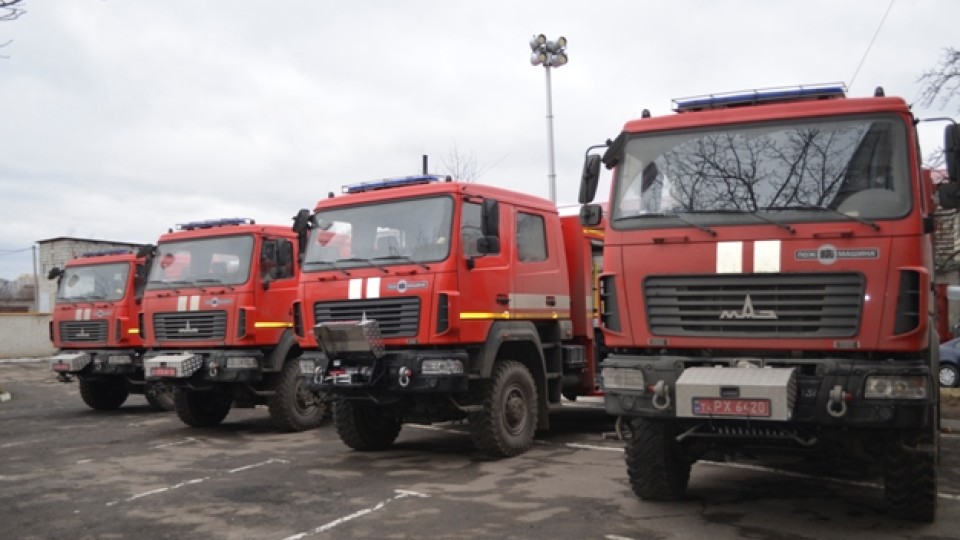 Волинські пожежники отримали новенькі машини. ФОТО