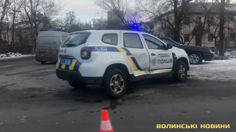 У Луцьку на Набережній зіткнулися авто поліції та «Опель»