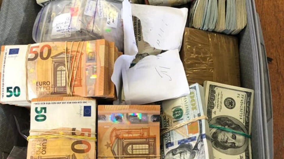 На «Ягодині» у працівника посольства вилучили один мільйон доларів