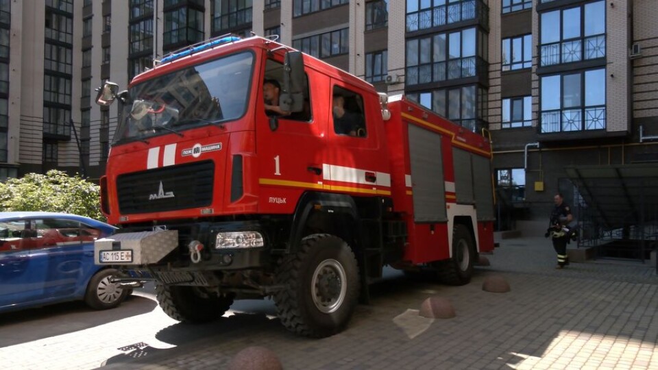 У Луцьку рятувальники тренувалися гасити пожежу в 12-типоверхівці