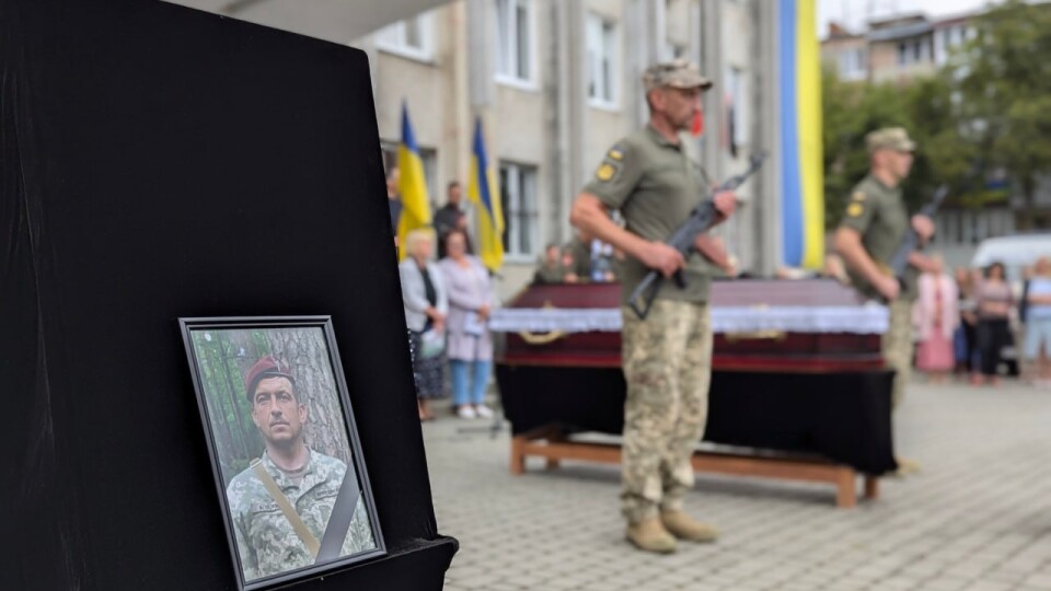 Двоє діток залишилися без батька: на Волині попрощалися з воїном Вадимом Панасюком. ФОТО