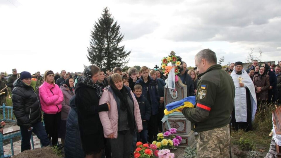 На Волині попрощалися з полеглим на війні батьком шістьох дітей. ФОТО