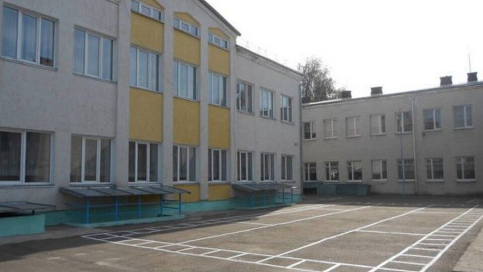У Володимирі школярам заборонили під час уроків виходити за межі навчального закладу