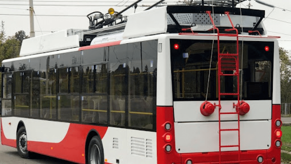 На маршрут №3 у Луцьку запустили додатковий тролейбус