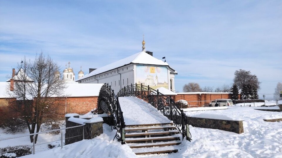 Обшуки в Зимненському монастирі на Волині: перевірили також 40 працівників сільради. ФОТО, ВІДЕО