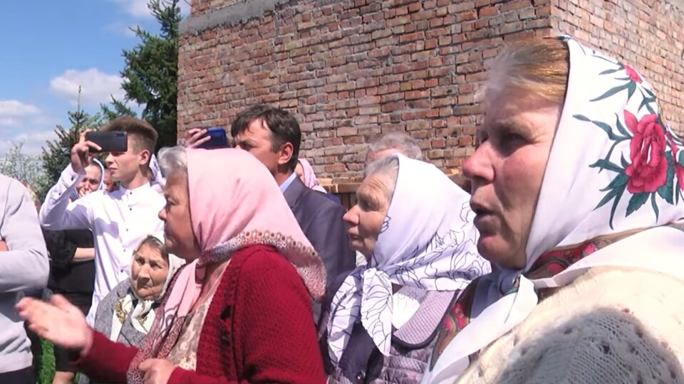 Ржищів: громада проголосувала за перехід до ПЦУ, прихильники МП не пускають у храм
