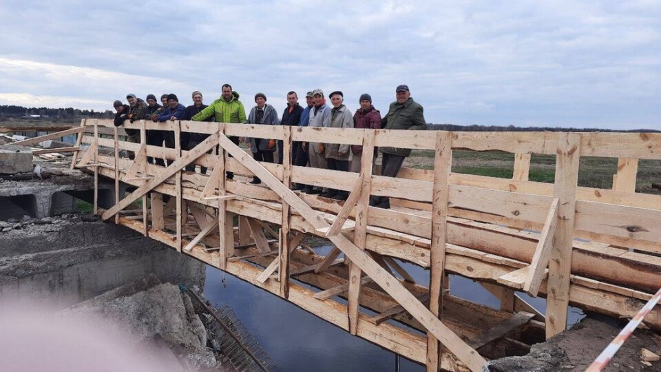 У прикордонному селі на Волині люди самостійно відбудували підірваний міст