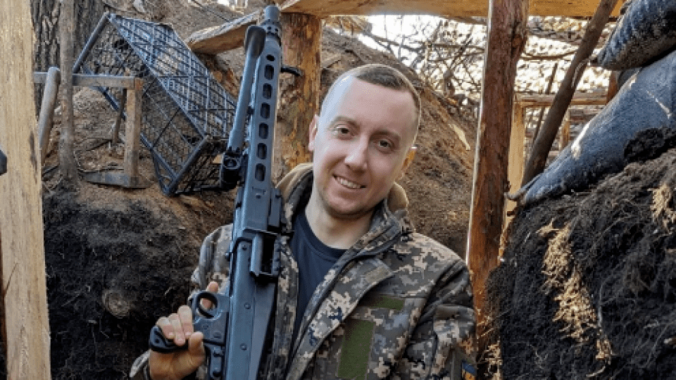 «Уламок увійшов в шию»: письменник-військовослужбовець Станіслав Асєєв отримав поранення на фронті