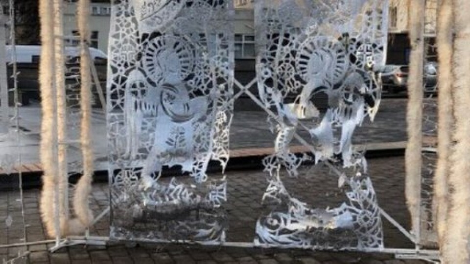 В центрі Луцька пошкодили новорічну декорацію
