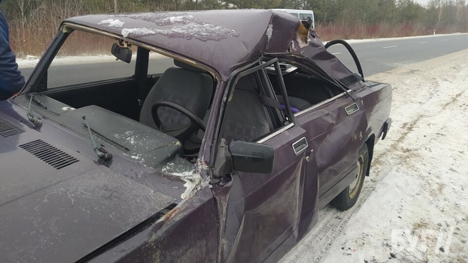 На Волині автомобіль зіткнувся з лісовозом: водія легковика госпіталізували
