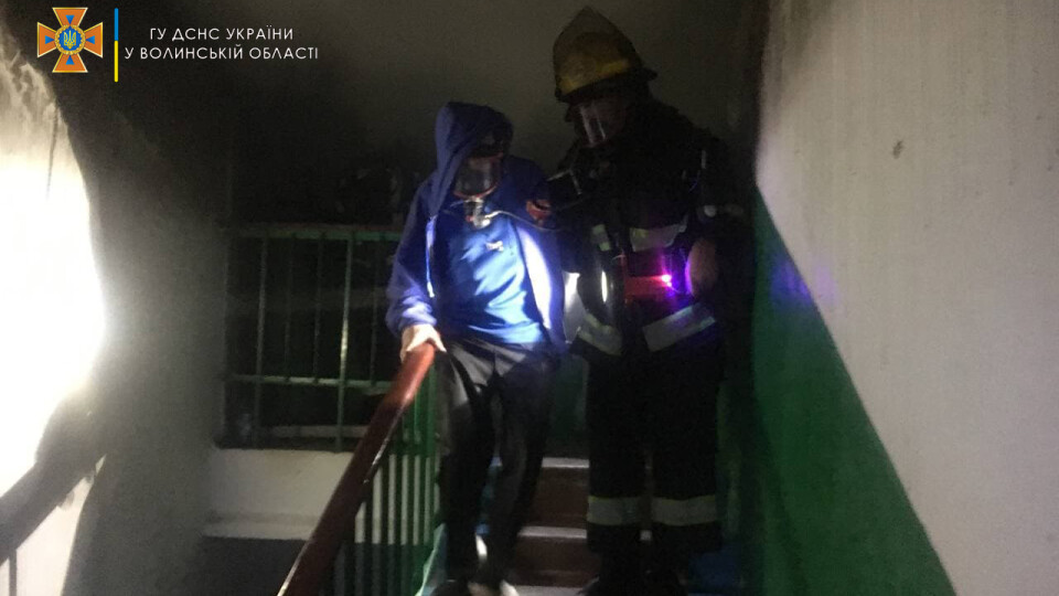 У Нововолинську під час пожежі врятували двох людей