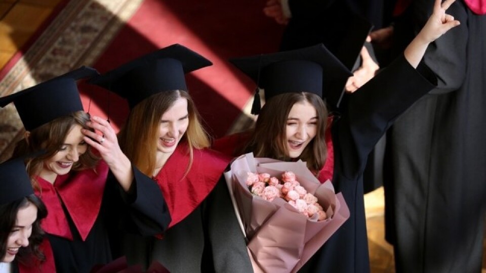 Як магістрам Східноєвропейського національного університету вручали дипломи