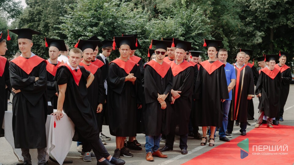 Більше трьох тисяч студентів ЛНТУ отримали дипломи бакалаврів. Фоторепортаж