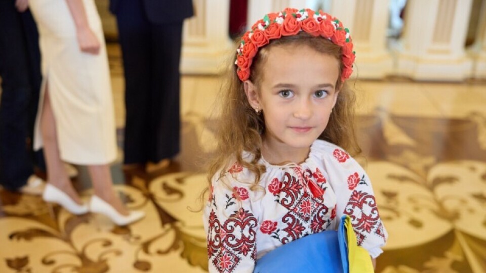«Тато на небі, а я захищатиму Україну»: історія 7-річної волонтерки, яка купила 4 авто для 14 ОМБР