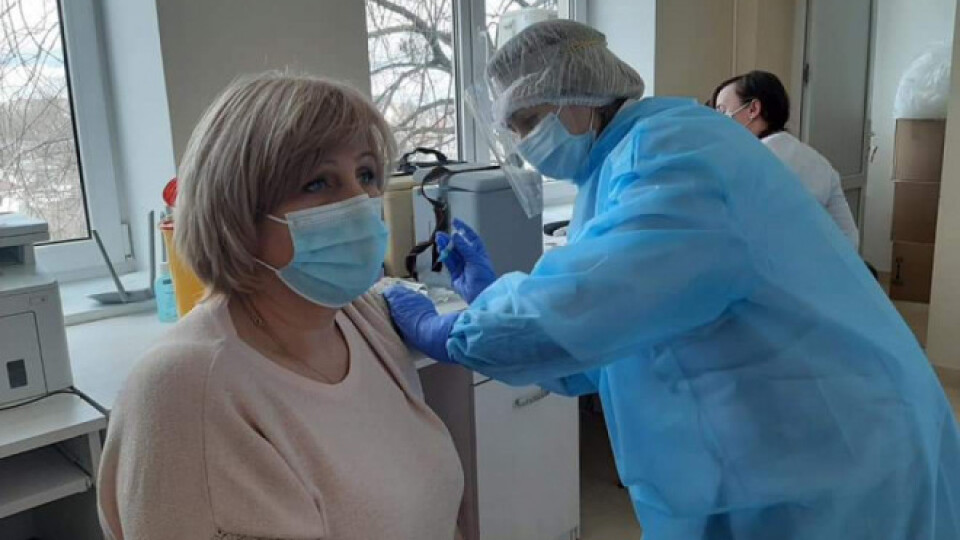 Заступники голови Волинської ОДА отримали щеплення проти коронавірусу