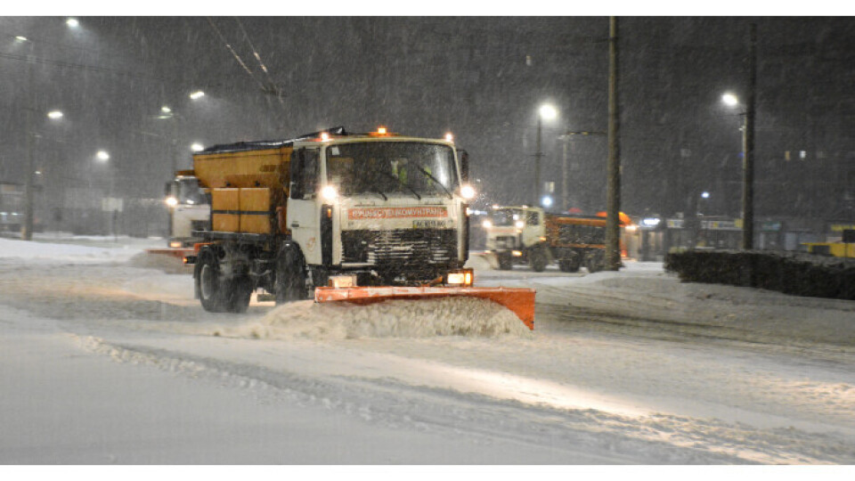 Луцький мер похвалив комунальників за прибирання снігу на дорогах, але насварив за тротуари