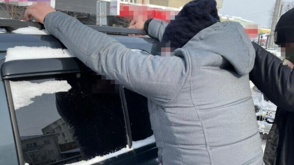 Посадовця Служби місцевих автодоріг, який попався на хабарі у Луцьку, посадили під домашній арешт