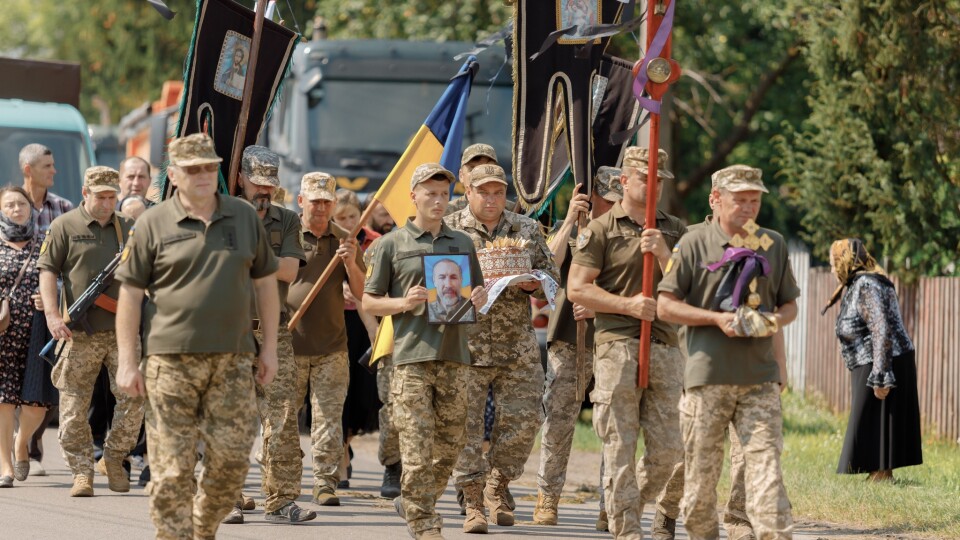 На Волині попрощалися з воїном Анатолієм Захарчуком. ФОТО