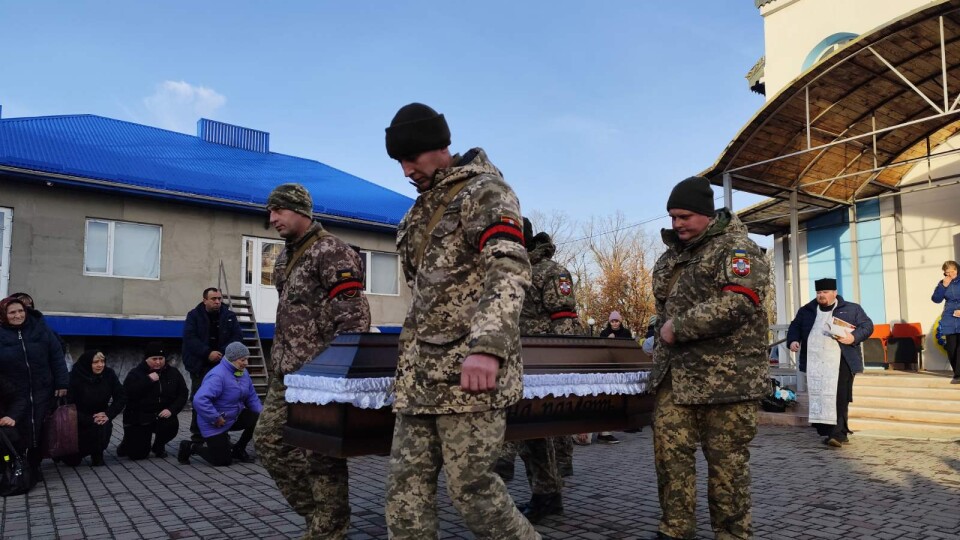 На Волині віддали останню шану загиблому воїну. ФОТО