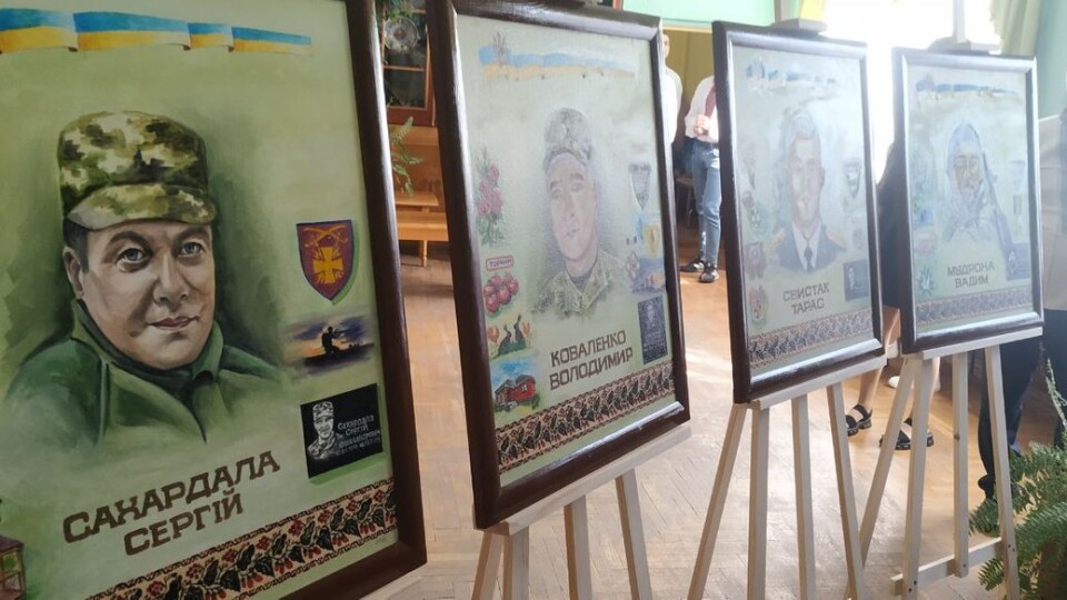 На  Волині презентували виставку біографічних картин та фотографій військових