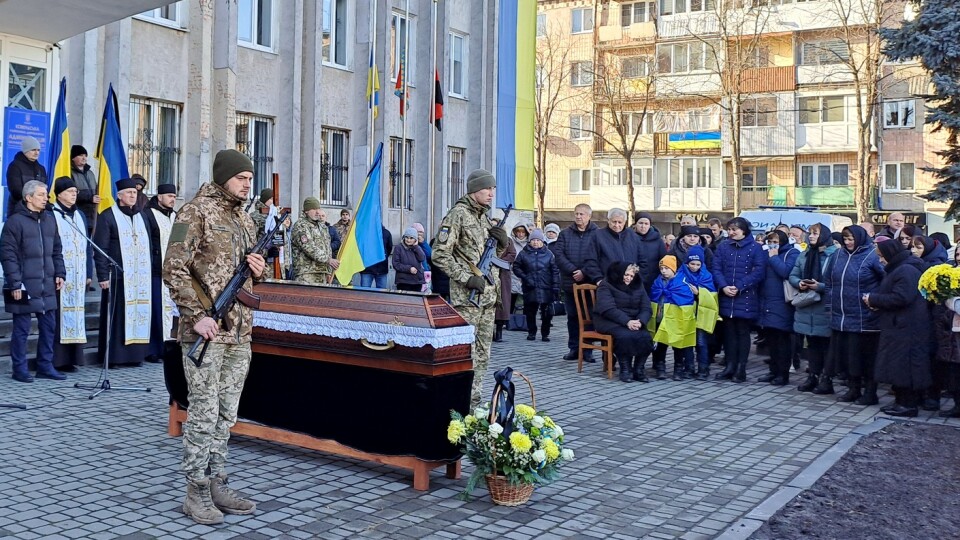 Двоє синочків не дочекалися тата: на Волині поховали захисника. ФОТО