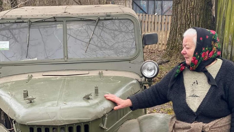 «Кожен українець повинен зробити свій внесок»: бабуся з Волині віддала військовим авто