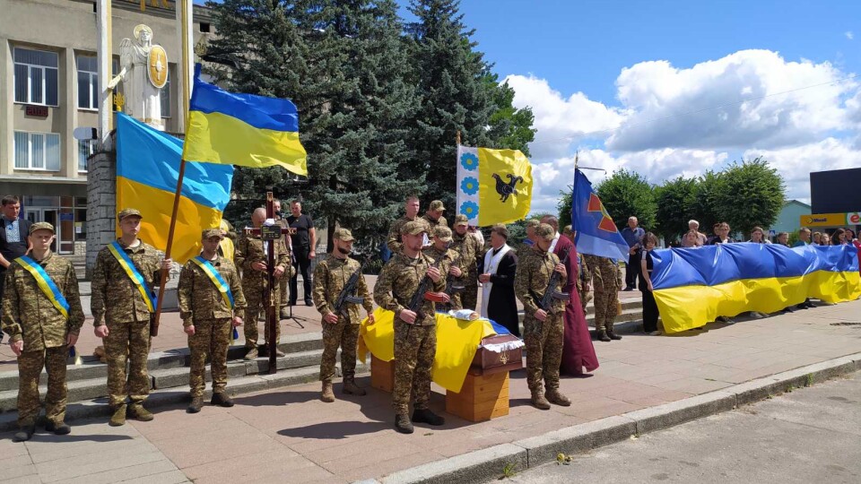 На Волині віддалу останню шану Герою Андрію Демчуку. ФОТО