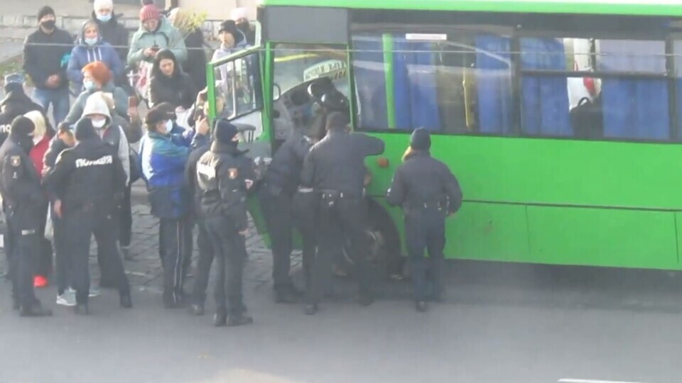 Луцький суд оштрафував водія маршрутки за порушення карантину та непокору поліції