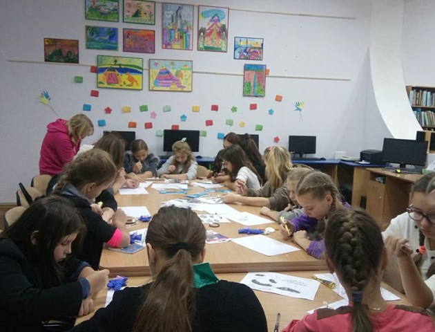 У Луцьку дітей навчали розпису в стилі мехенді в рамках проекту «Місто різних – місто сильних»
