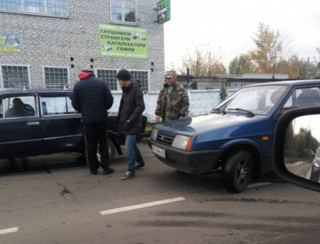 У Луцьку біля заводу «Мотор» зіткнулися дві автівки