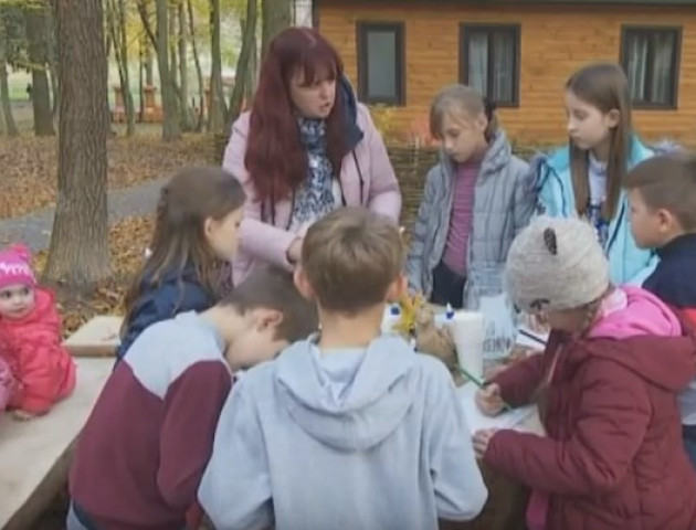 Мала Швейцарія: на Волині відкрили школу посеред лісу. ВІДЕО