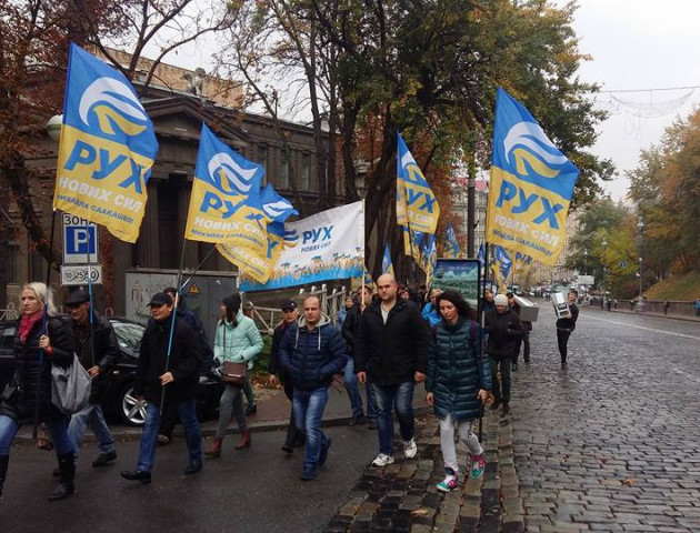 Понад дві сотні волинян мітингують під стінами Верховної Ради України