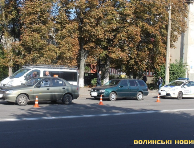 Поблизу Волинської обласної лікарні не розминулися легковик і таксі. ФОТО