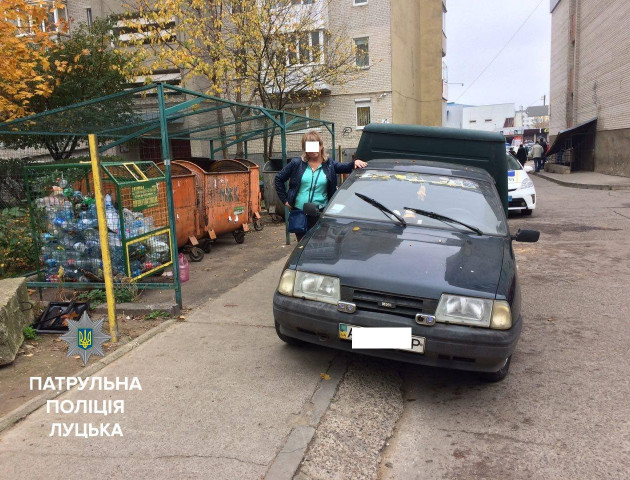 Скандал у Луцьку: патрульні евакуювали авто, яке перешкоджало дорожньому руху