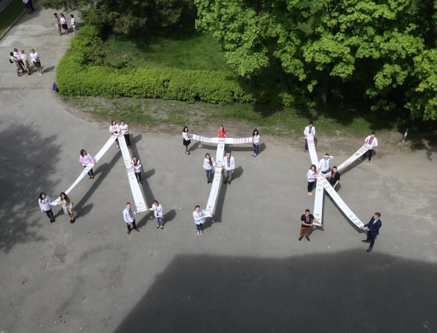Учні та студенти Любешівського технічного коледжу за мирне життя в Україні!