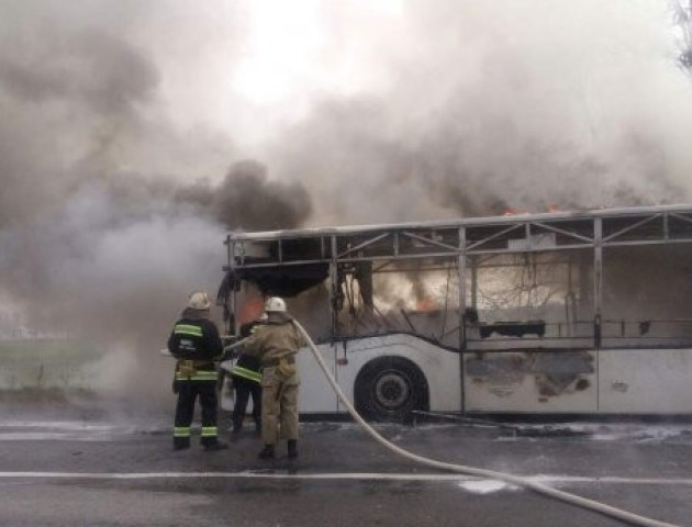 На Вінниччині загорівся автобус: фото