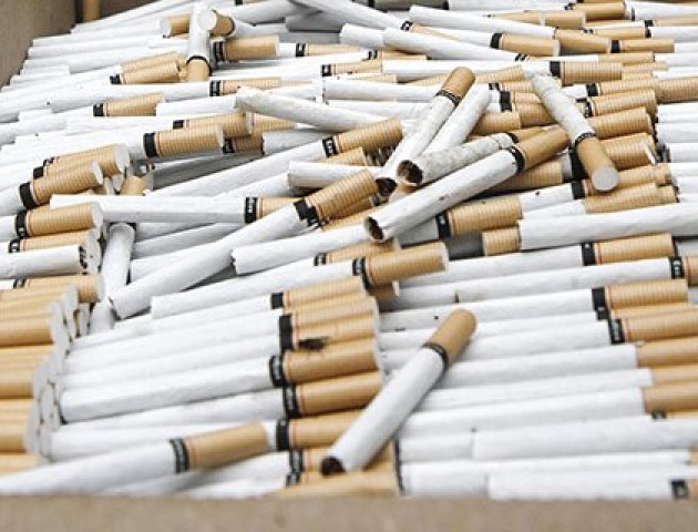 На Волині правоохоронці вилучили кілька тисяч контрафактних цигарок. ФОТО